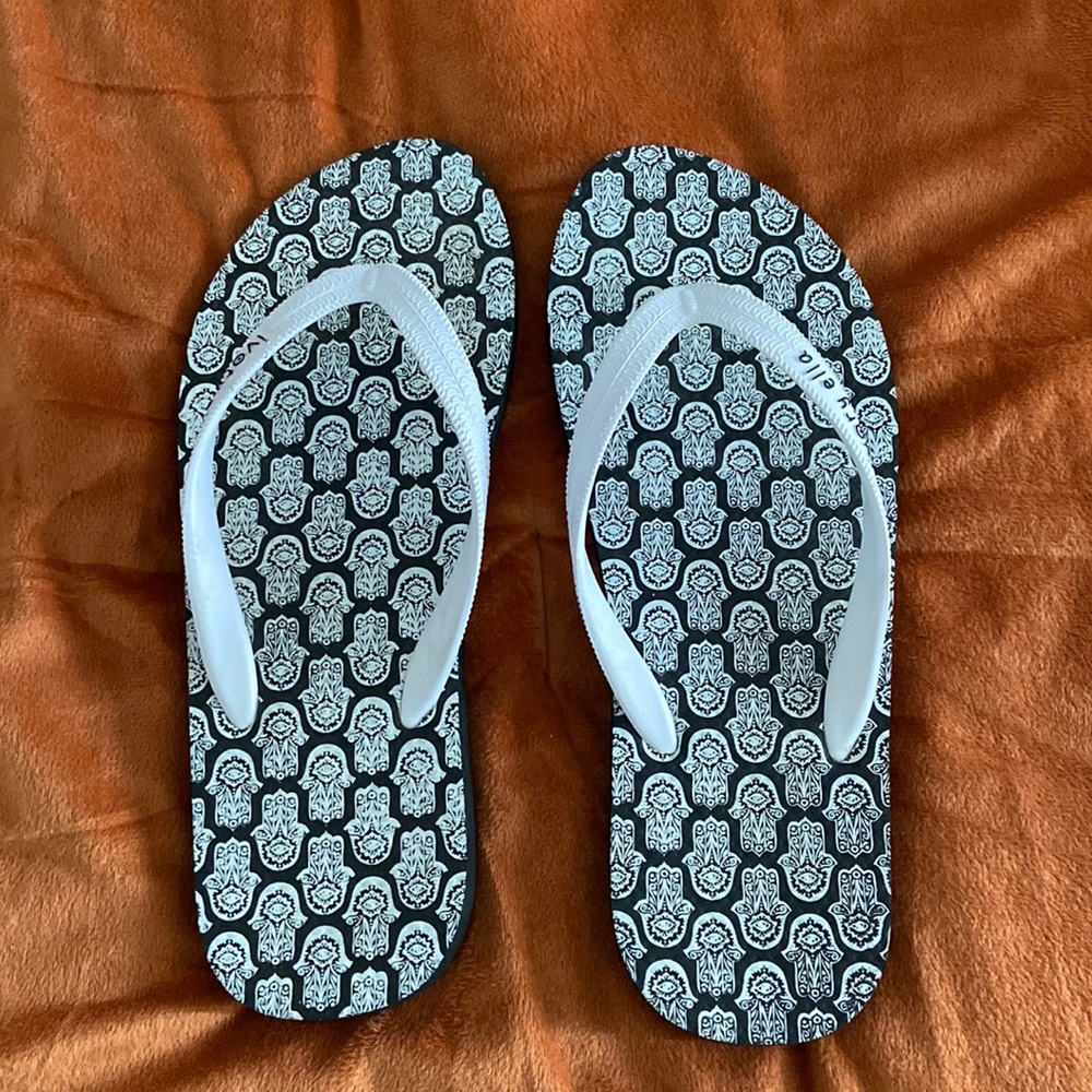 Womens Ivory Ella Flip Flops